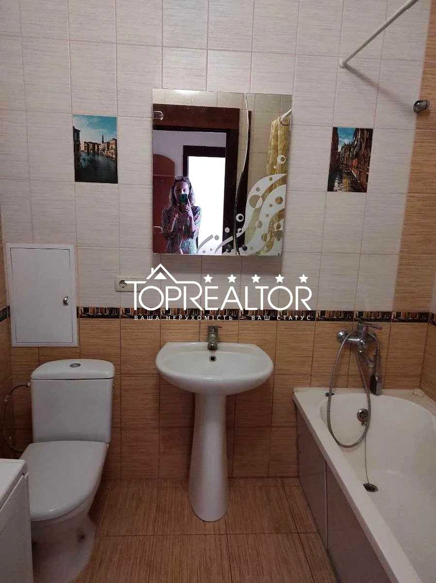 1875847374475728