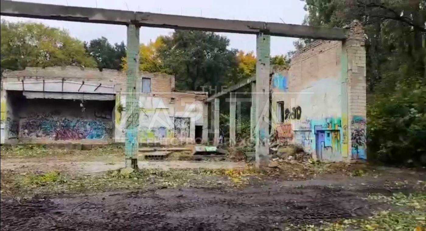 1875851685697659