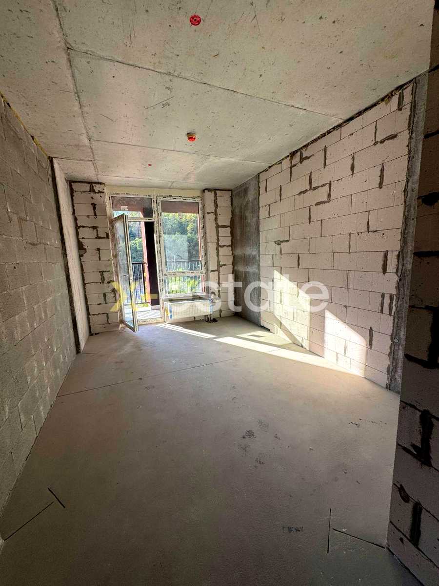 1875856103808561