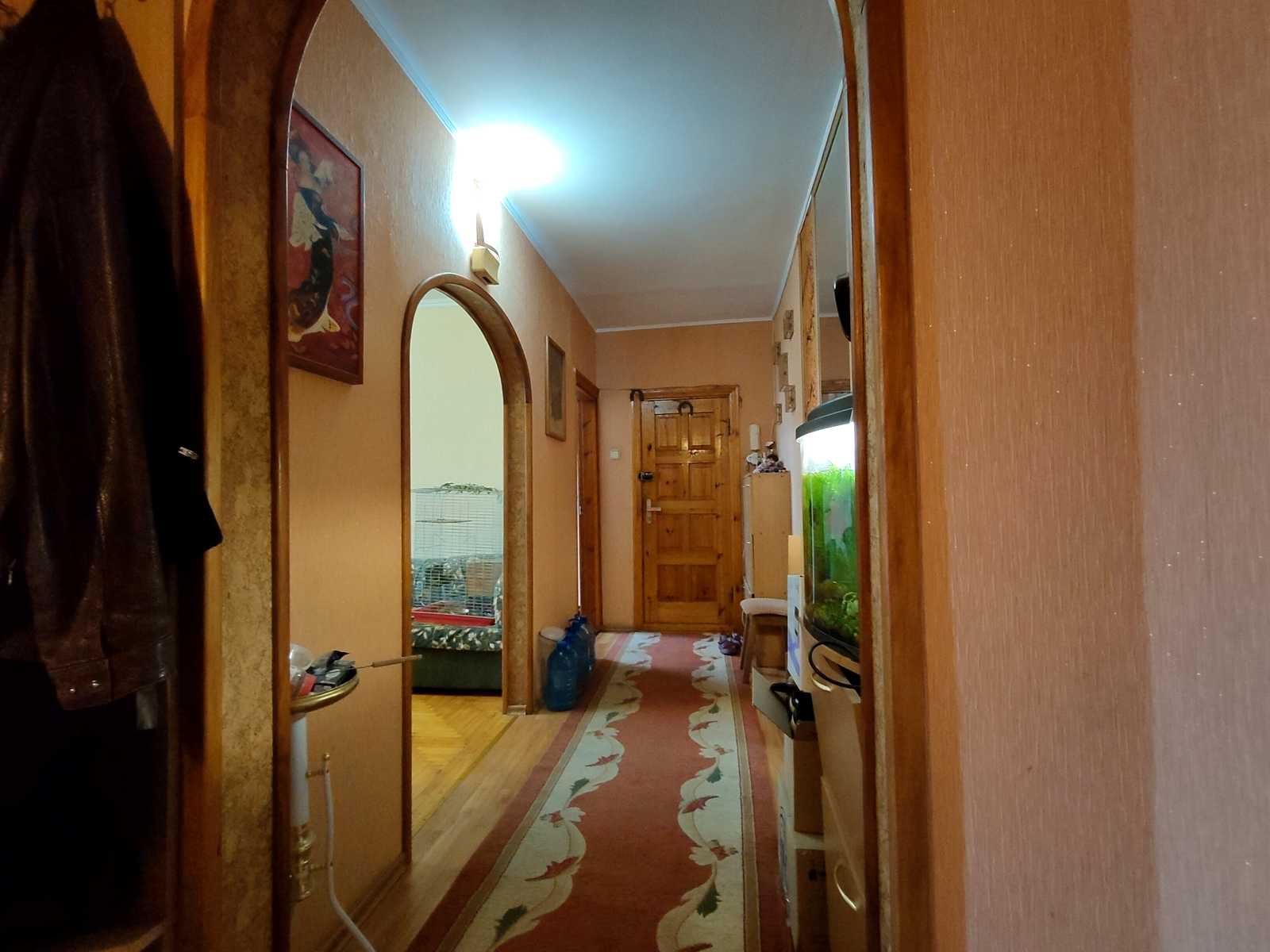 1875856321127377