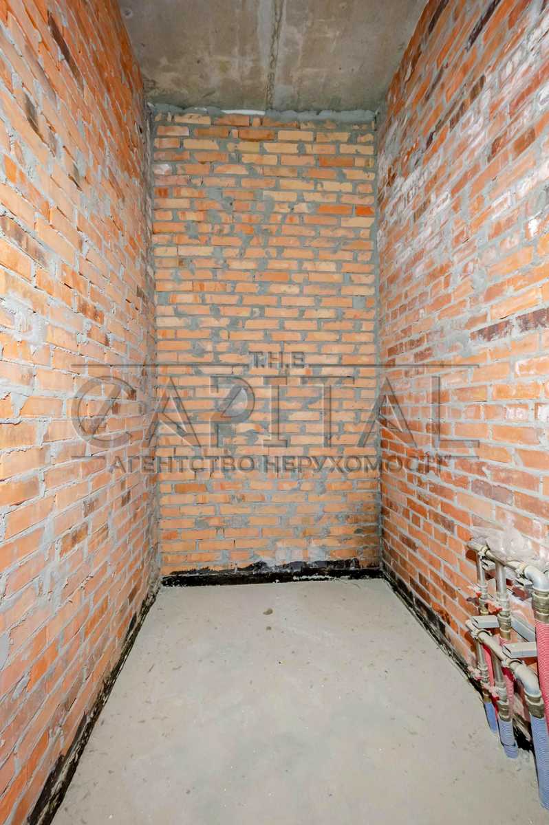 1875856711606557