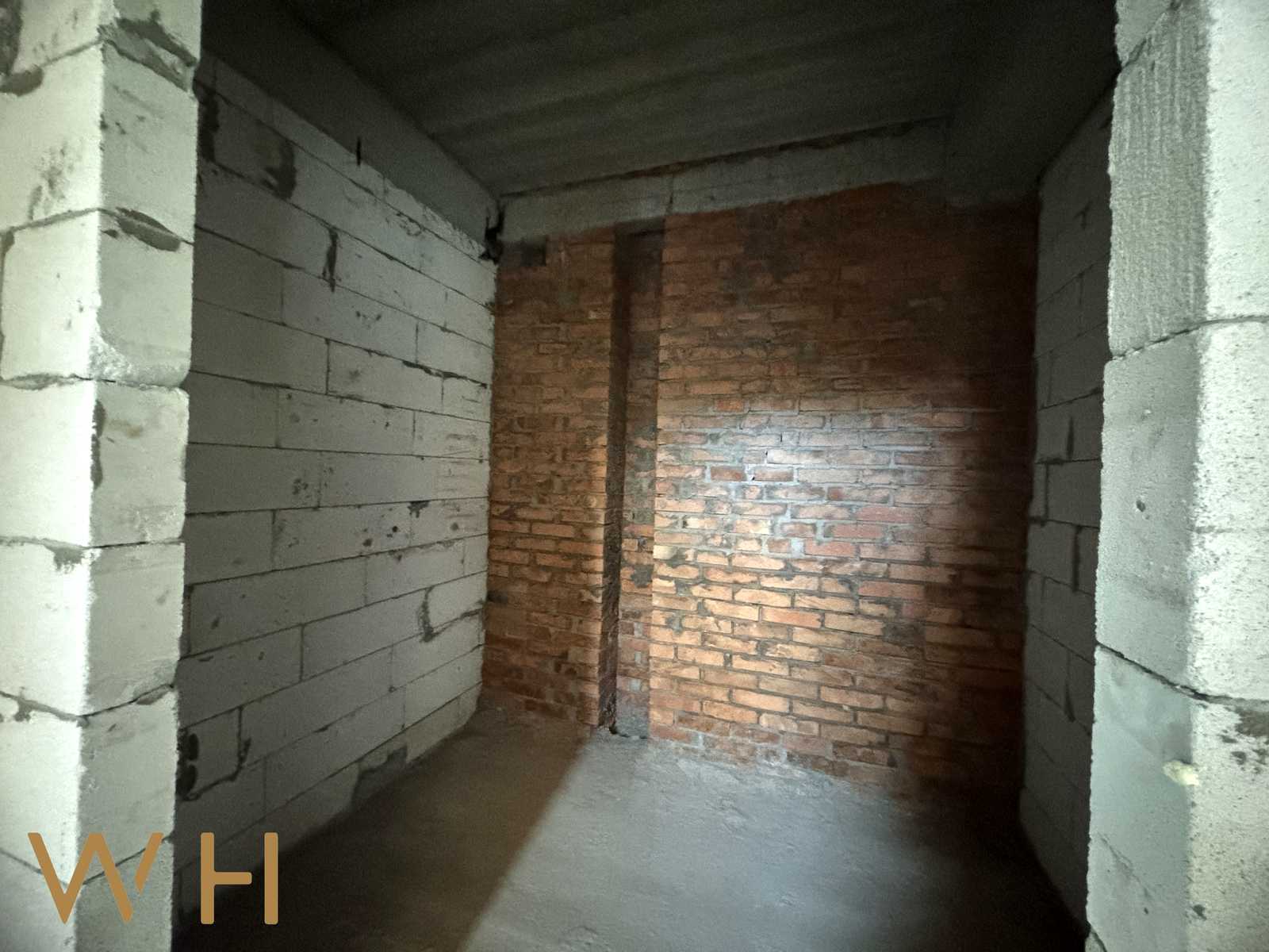1875856753575228