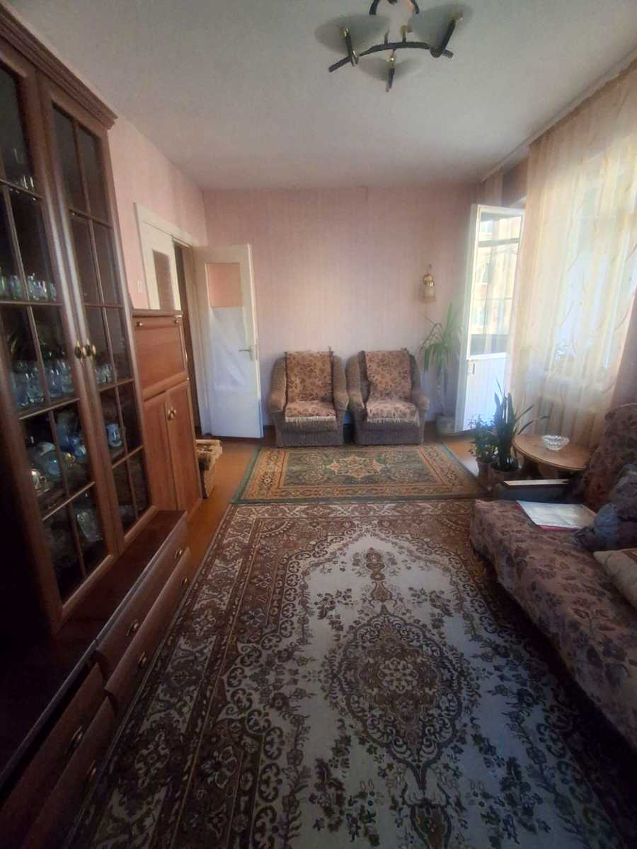 1875857840715330