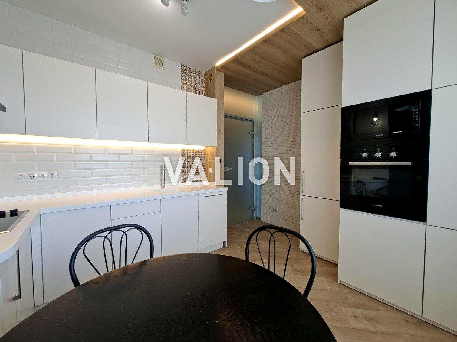 1875858685136411