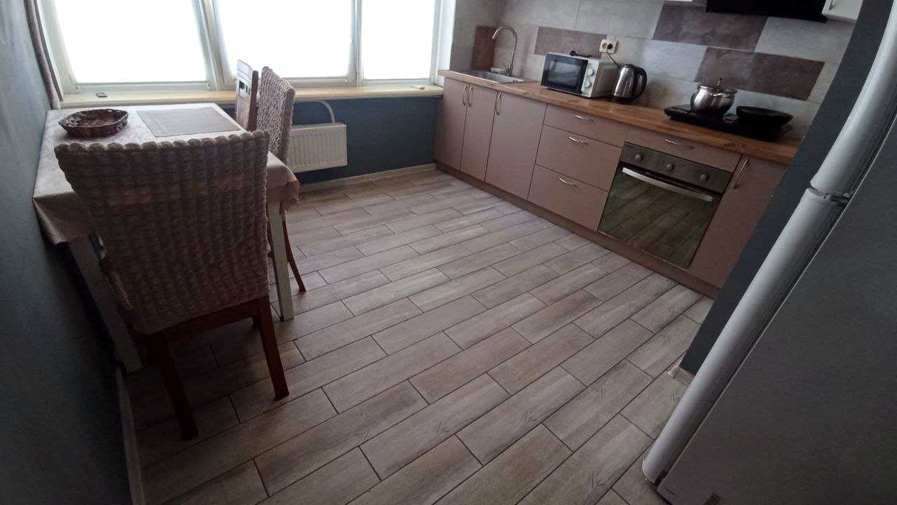 1875872853401835