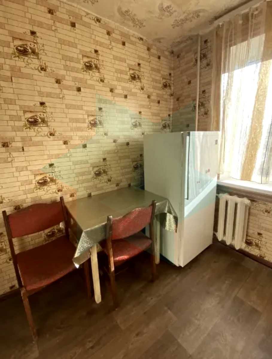 1875878143784644