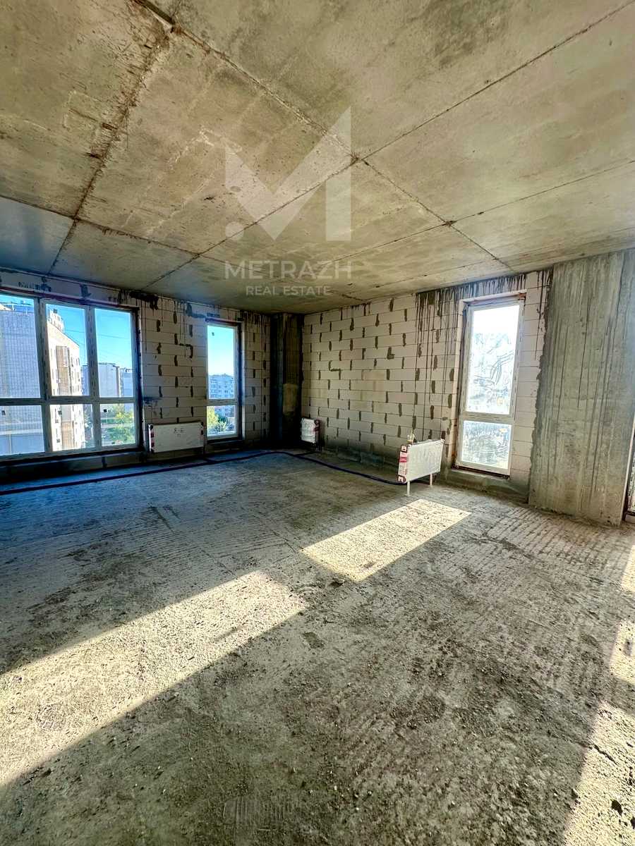 1875878870875039