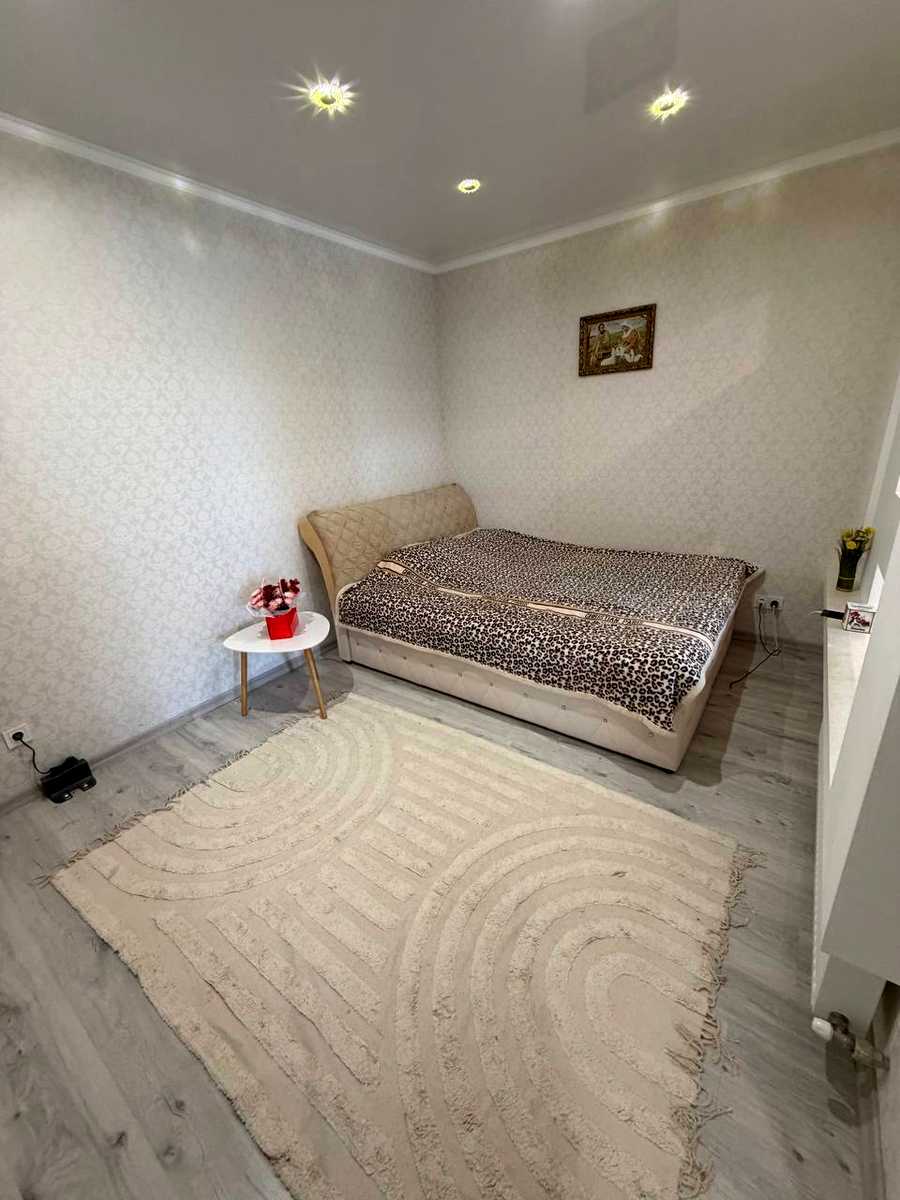 1875881675270256