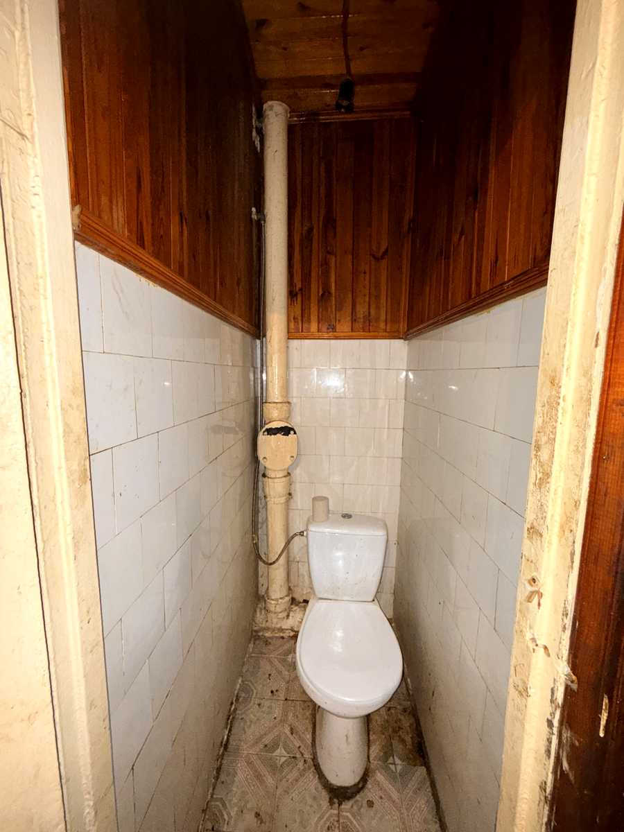 1875885837887342