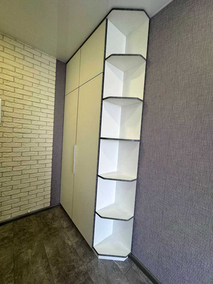 1875887945351123