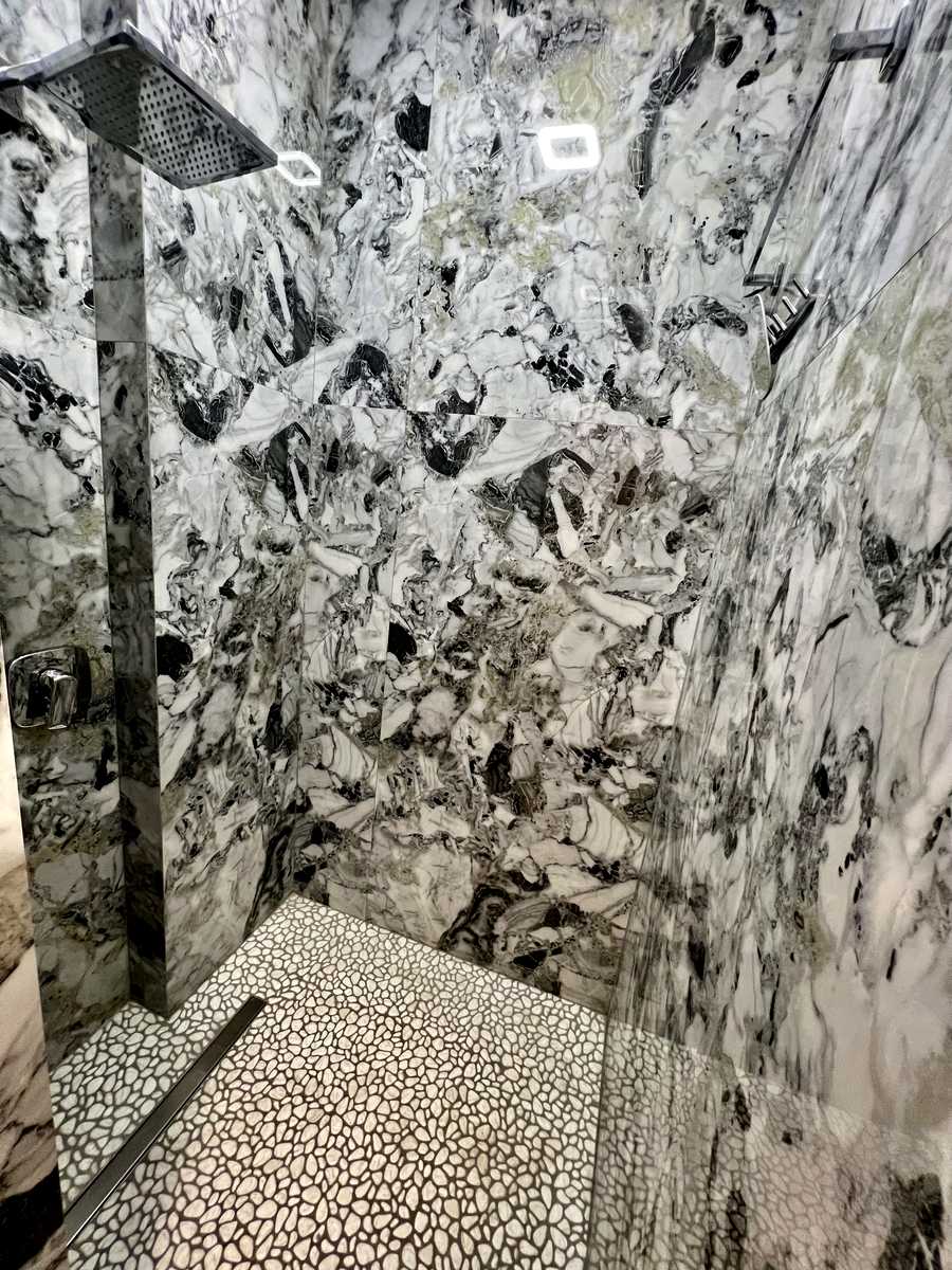 1875897578766918