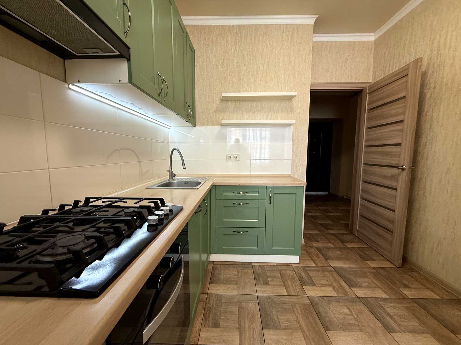 1875931132984352