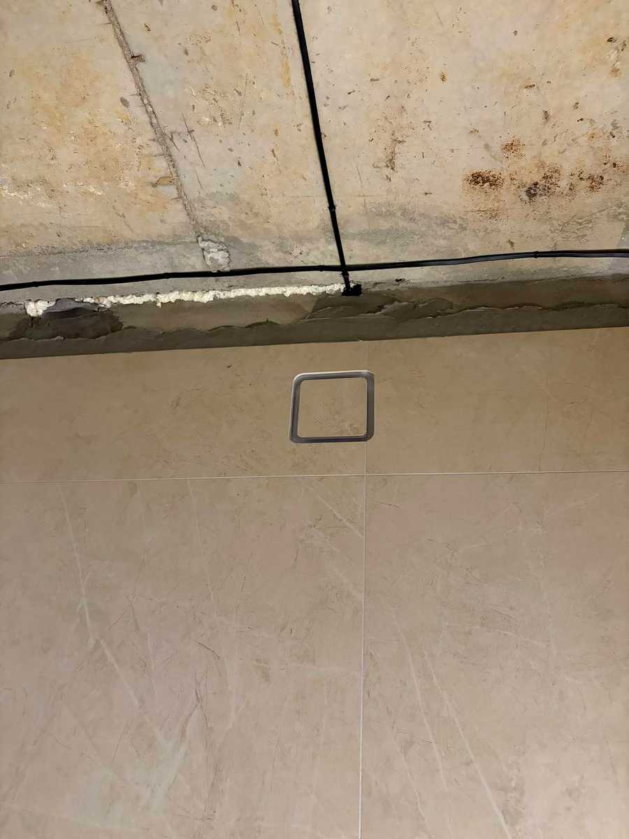 1875931377323711