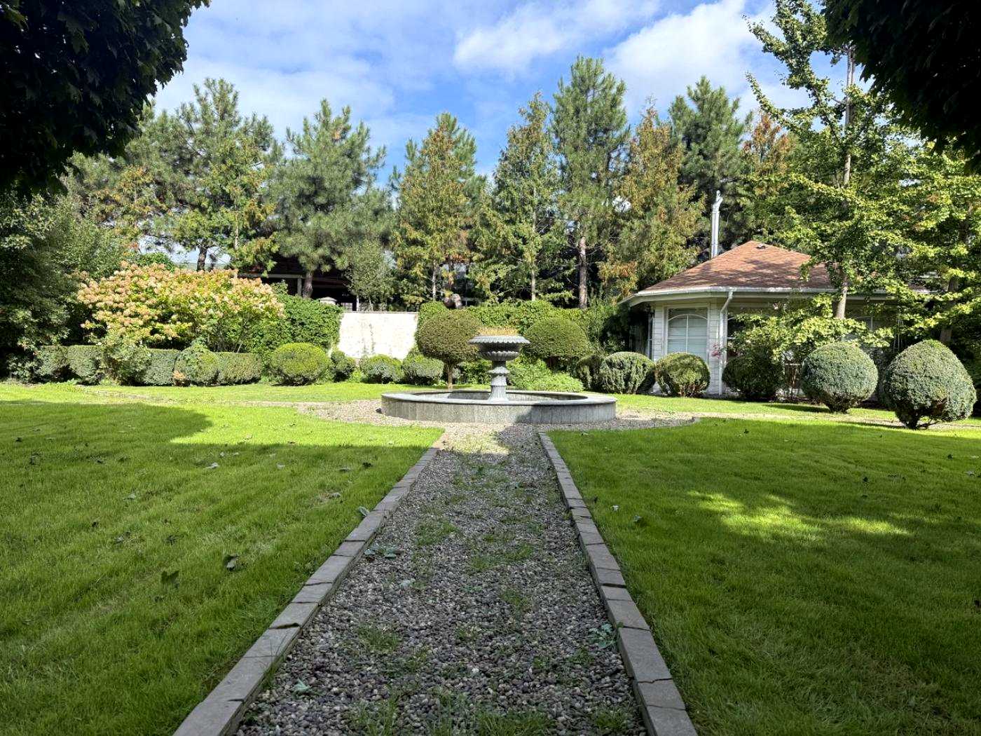 1875934637921091