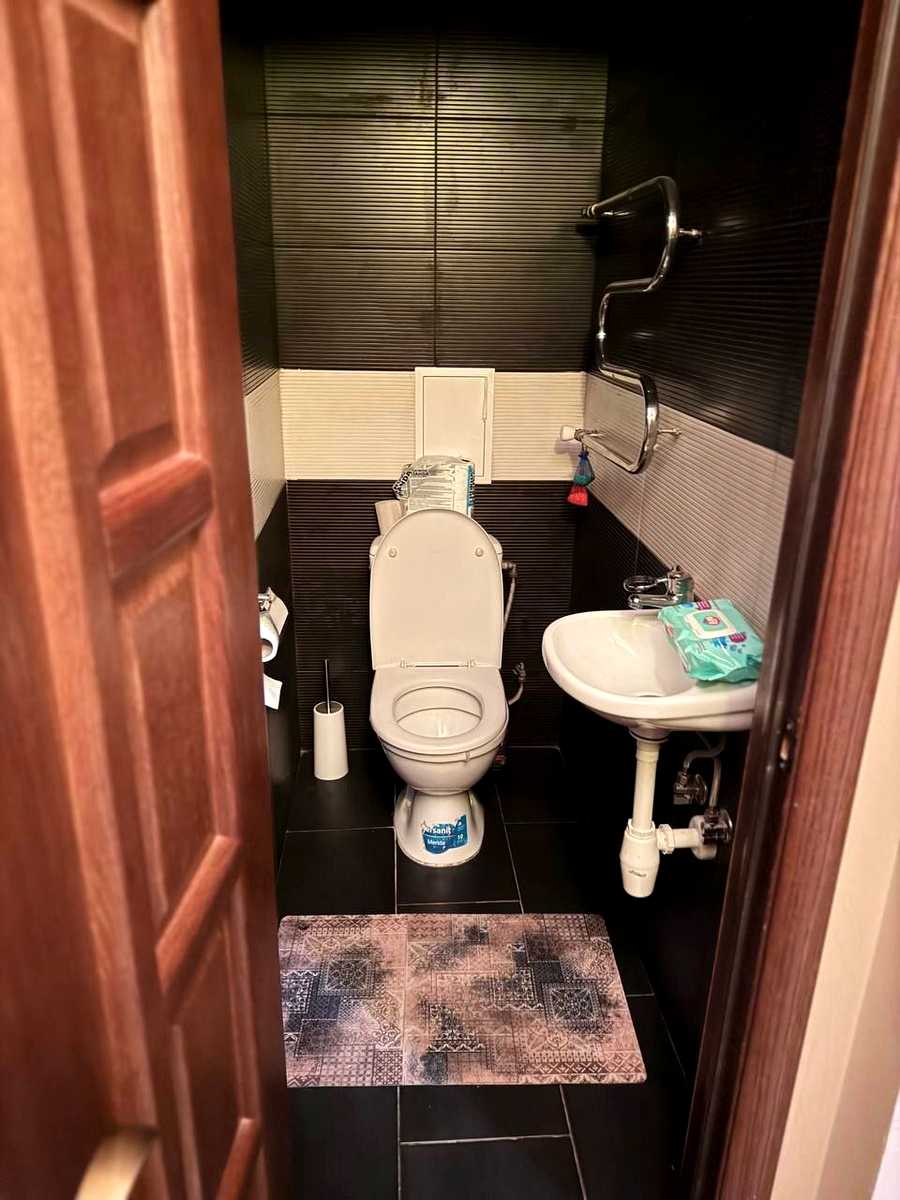 1875936785130884