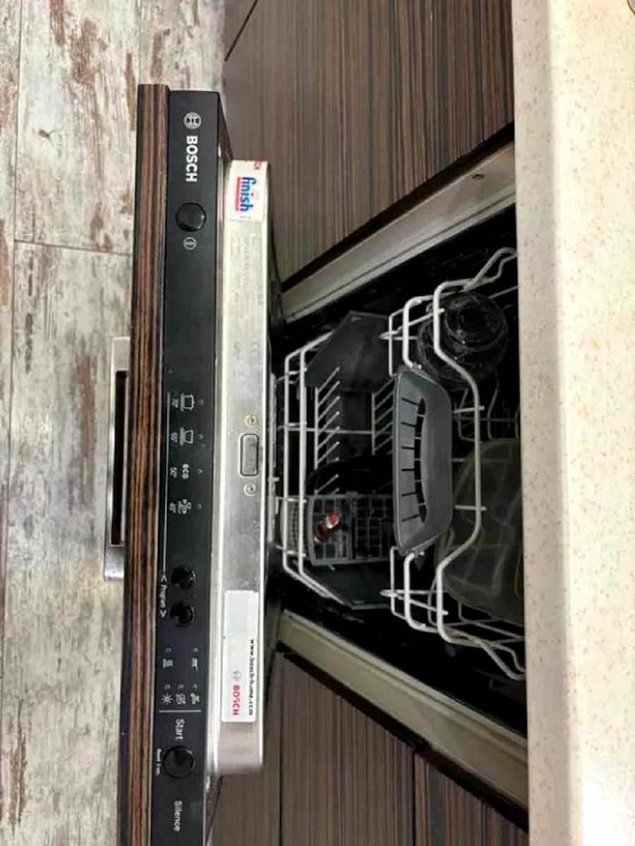 1875938261443261