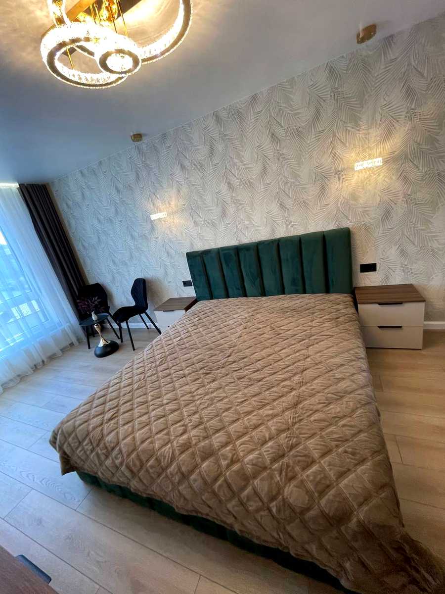 1875939835144205