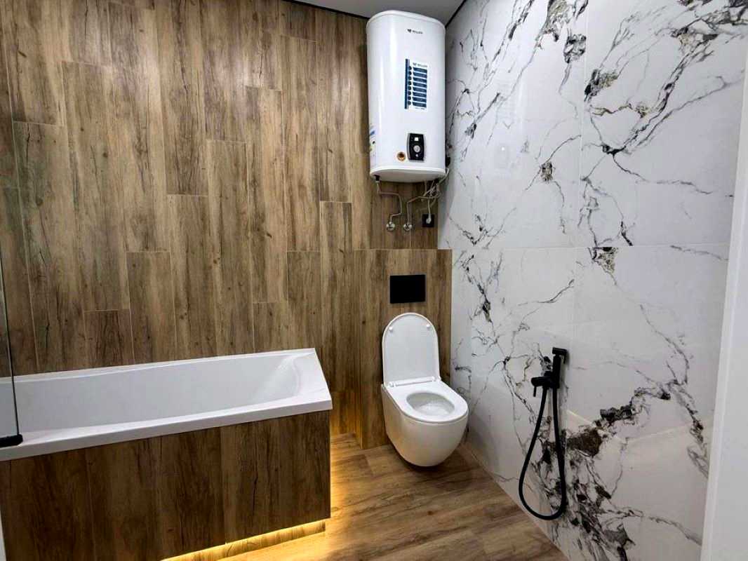 1875944694442043