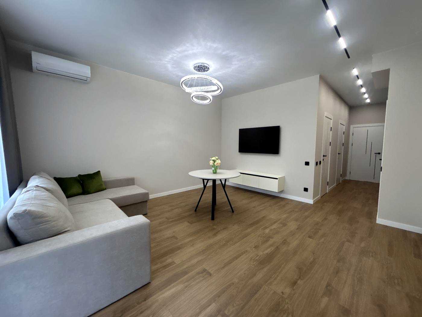 1875946058923182