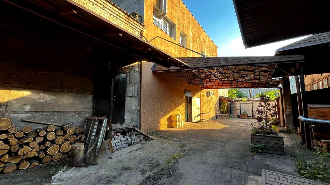 1875947354077694