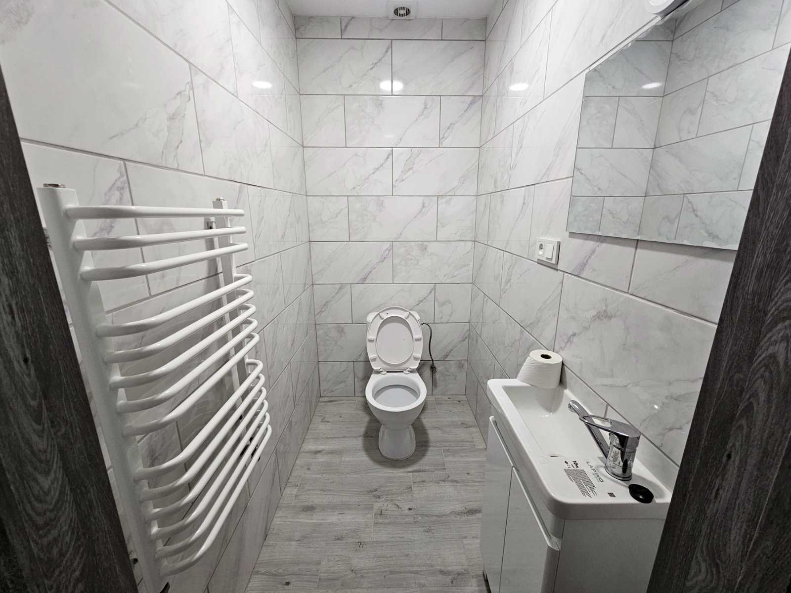 1875947743109313