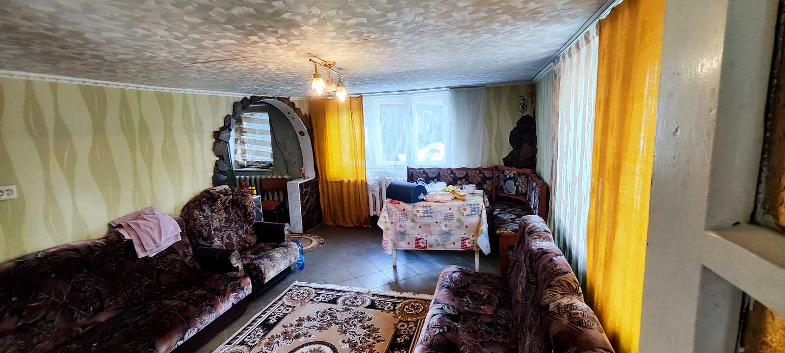 1875948732063043