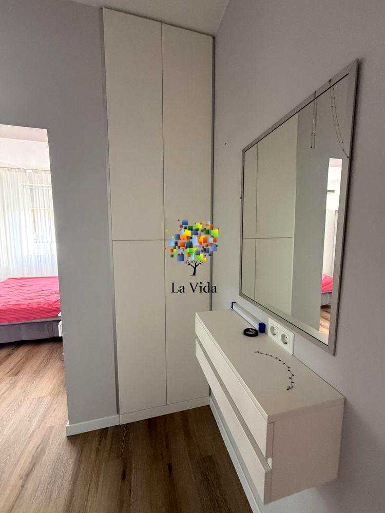 1875949227128351
