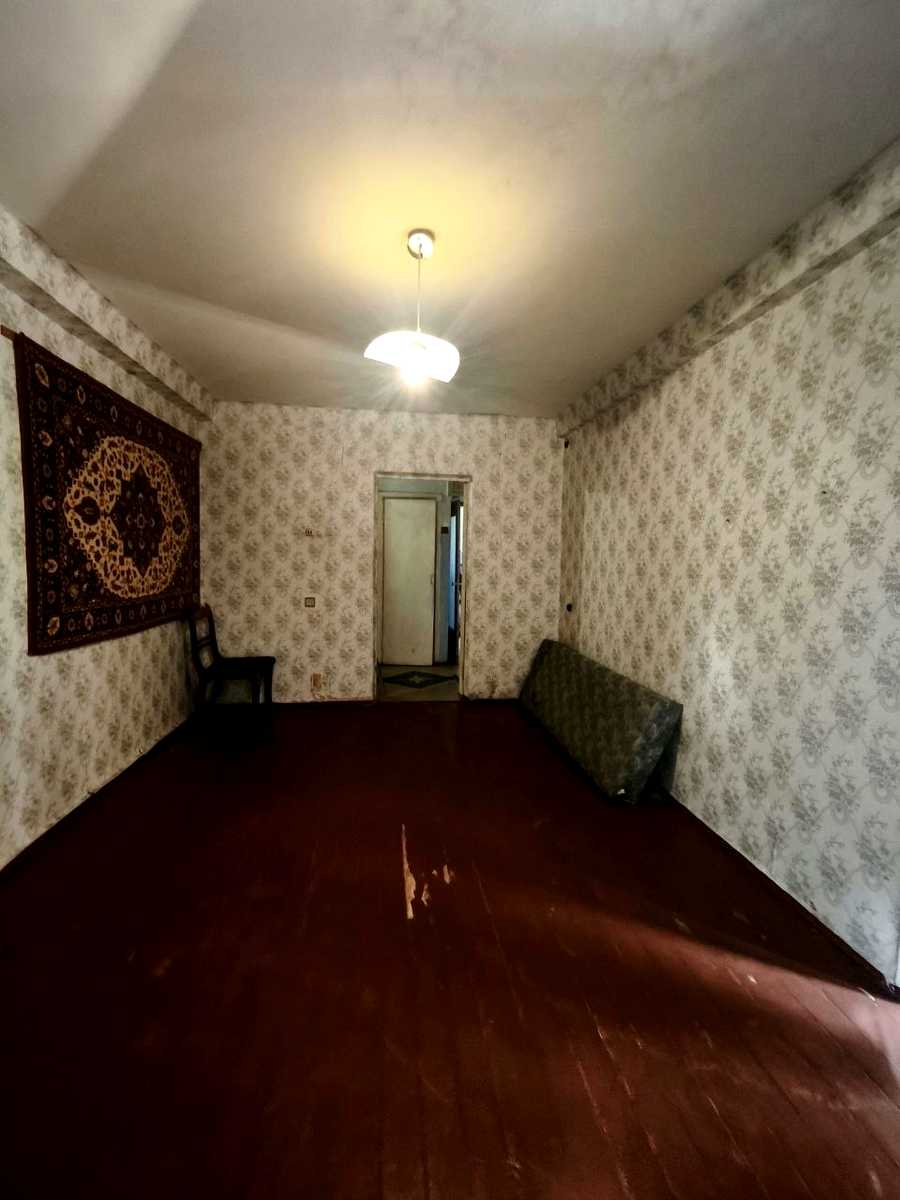 1875952236586877