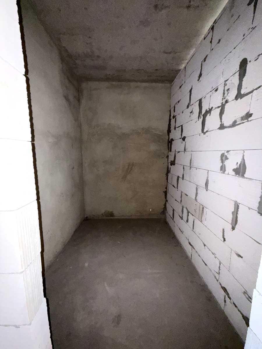 1875956496725568