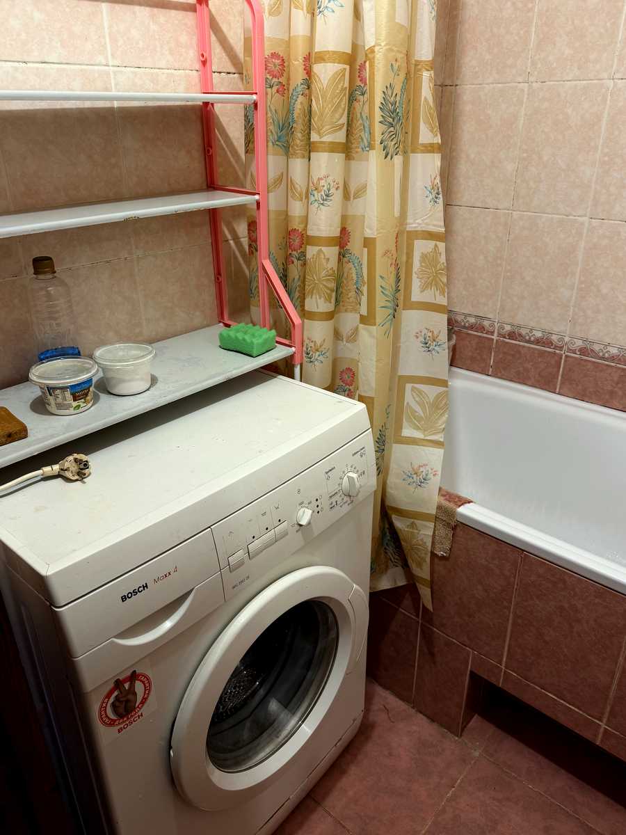 1875957895718031