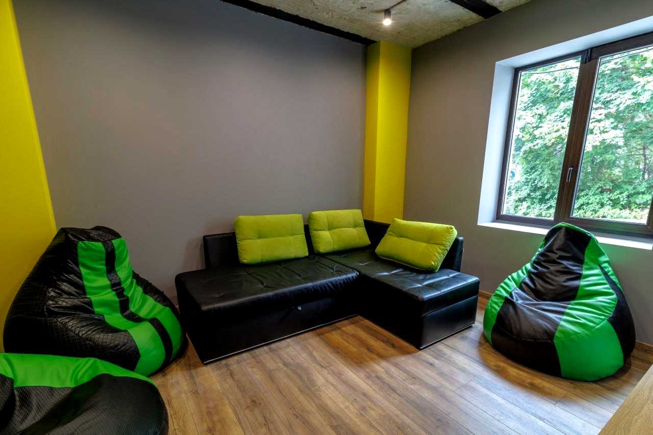 1875964043221352