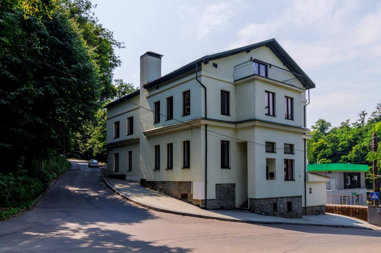 1875964044340215