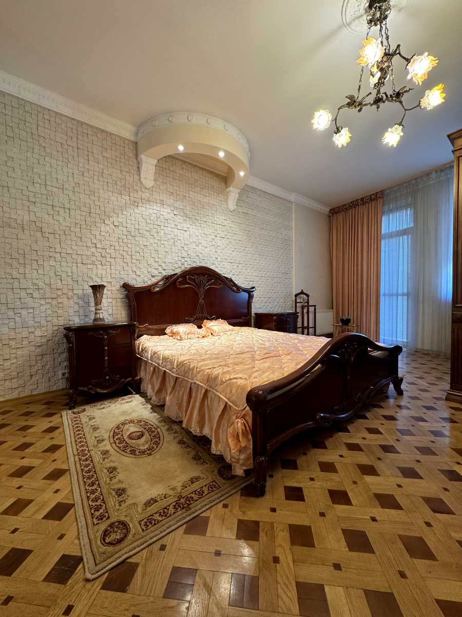 1875967231556360