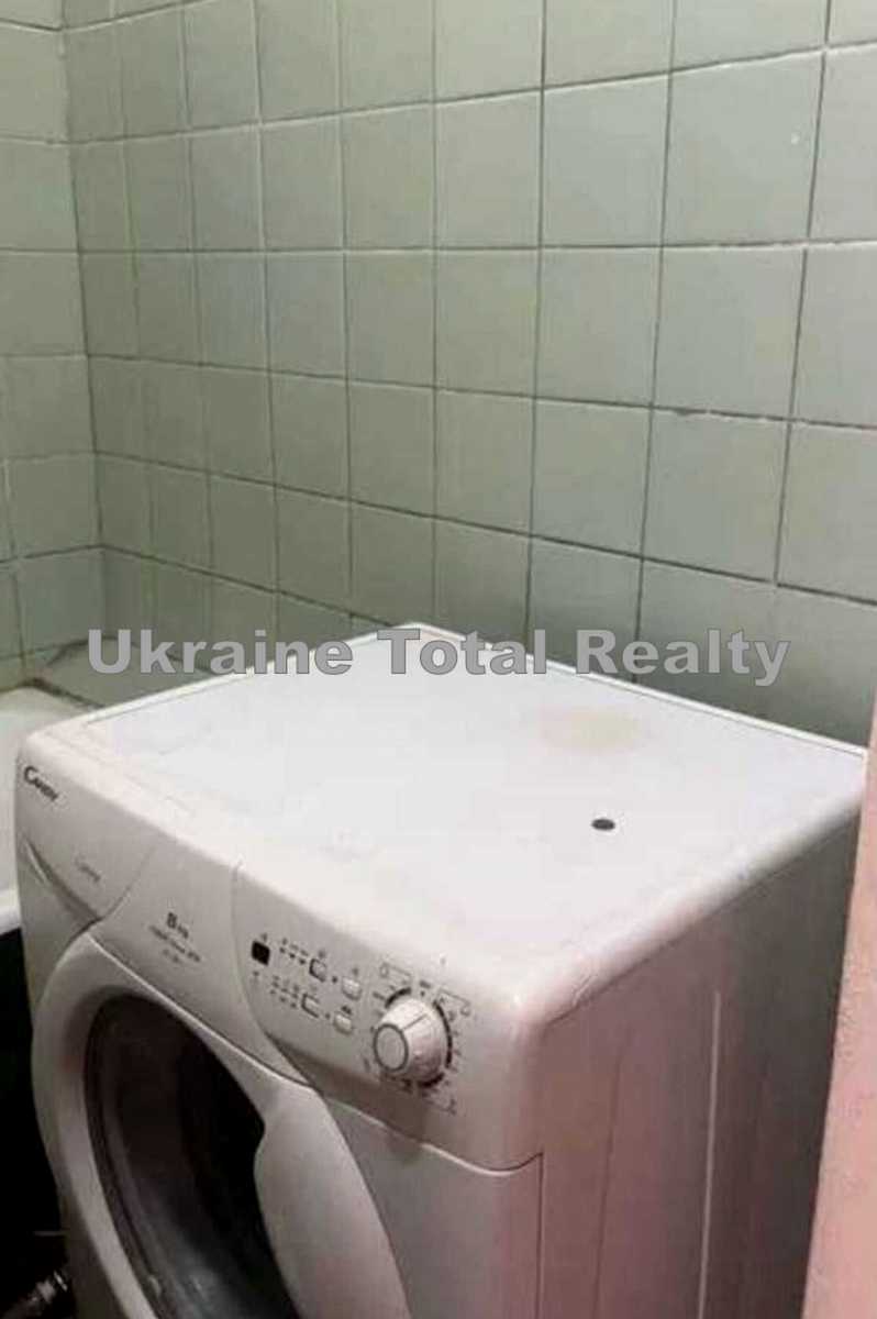 1875967887867775