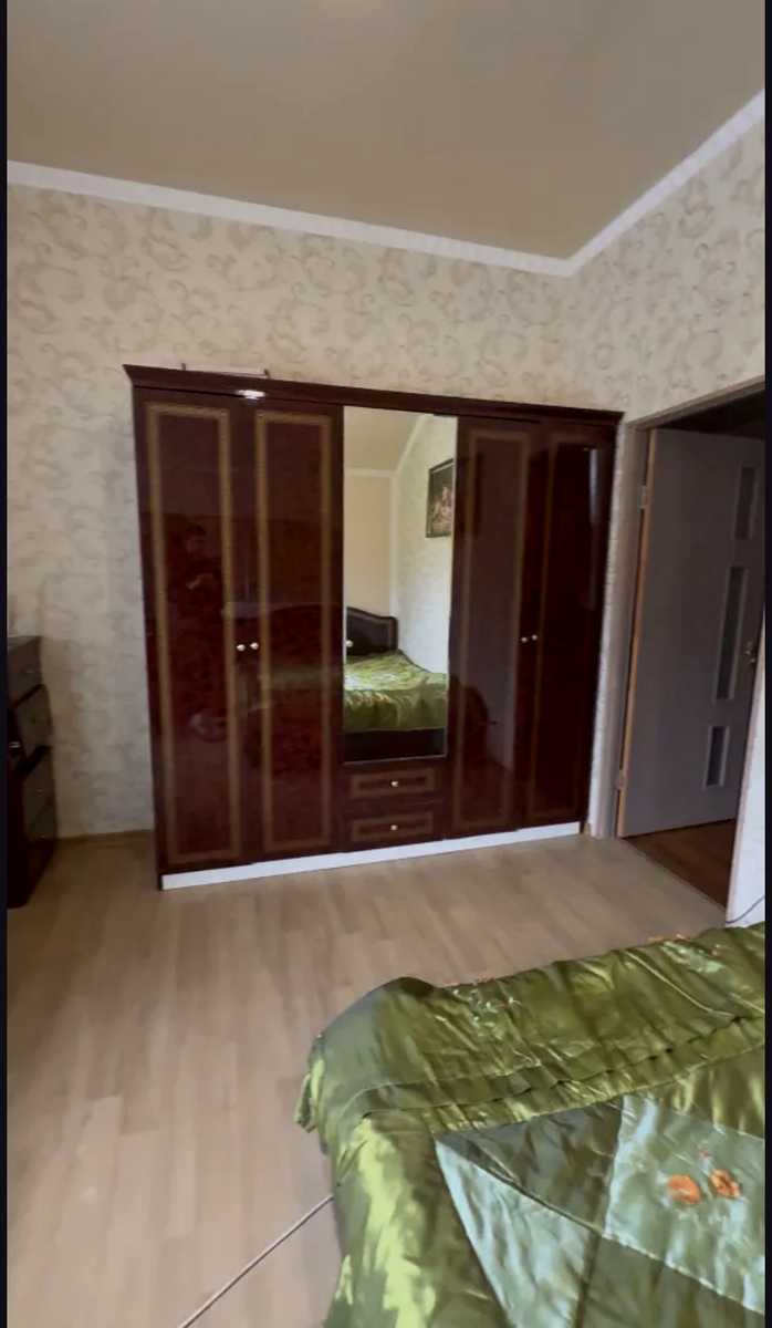 1875968223841661