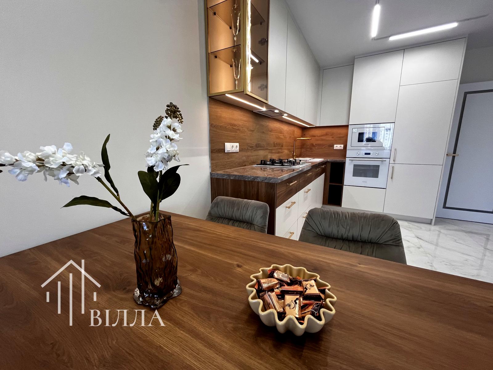 1875968981032985