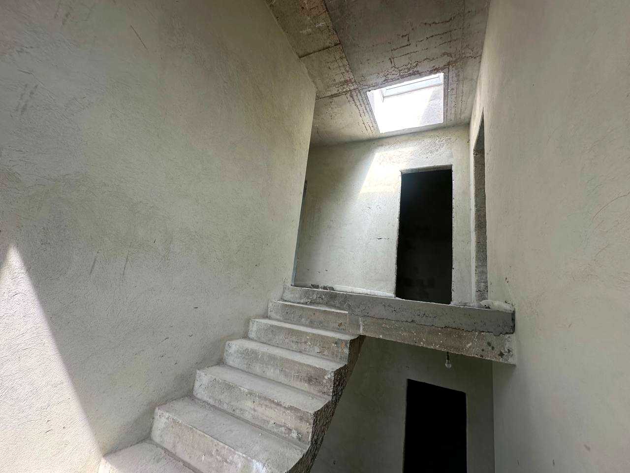 1875969565593086