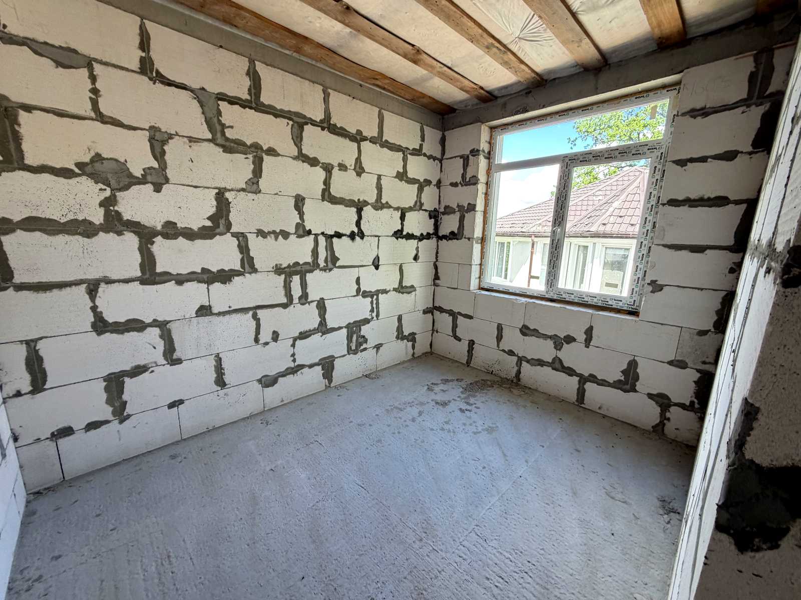1876015241892864