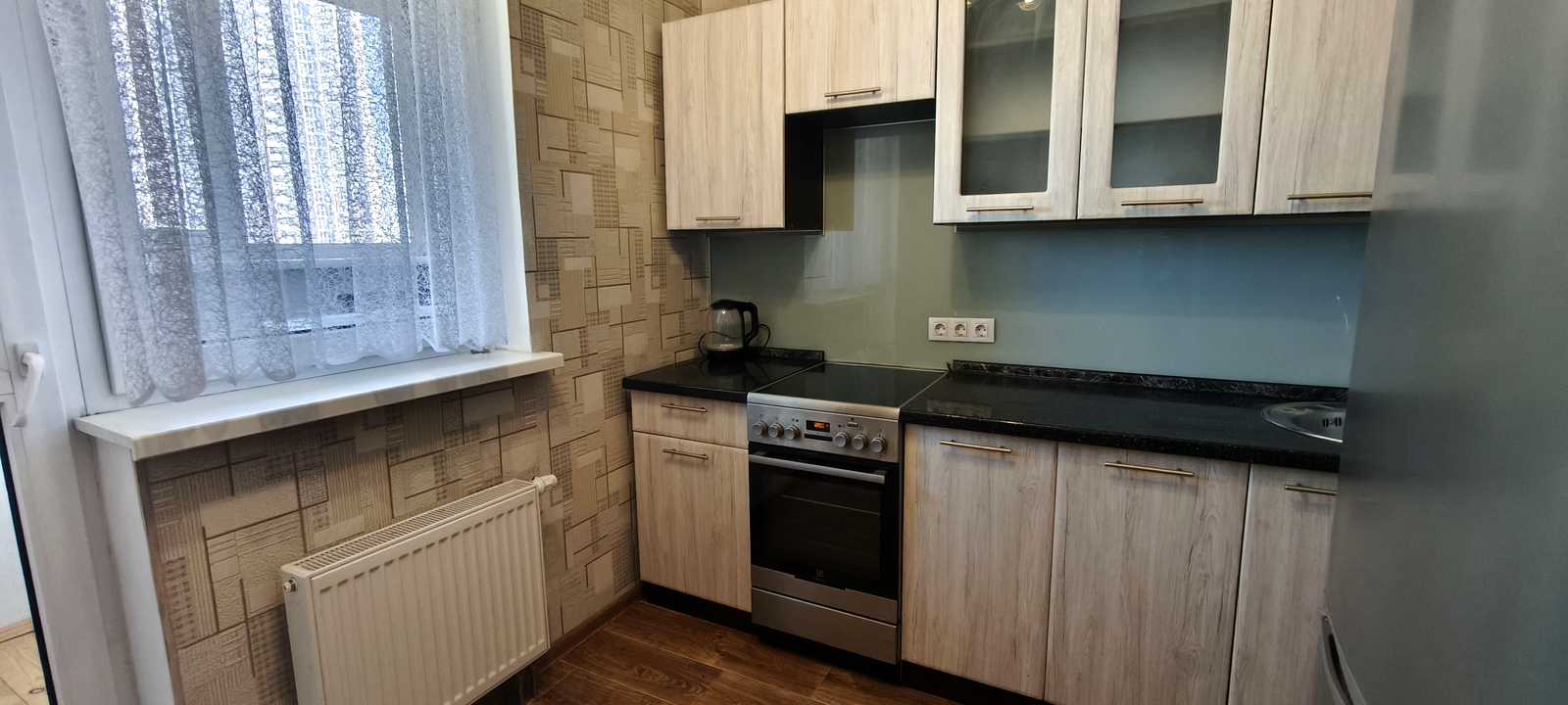 1876026570152344