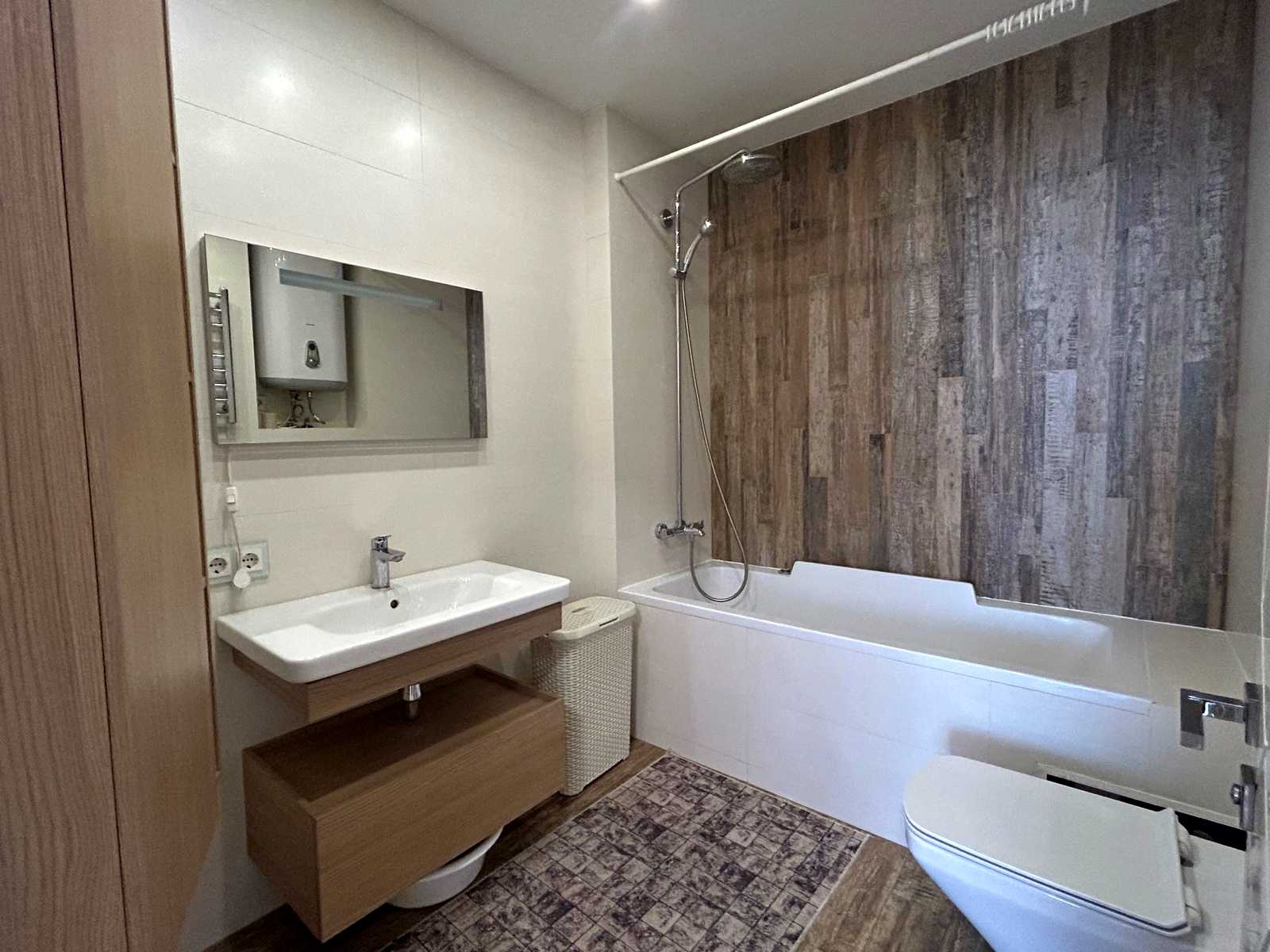 1876026736447497