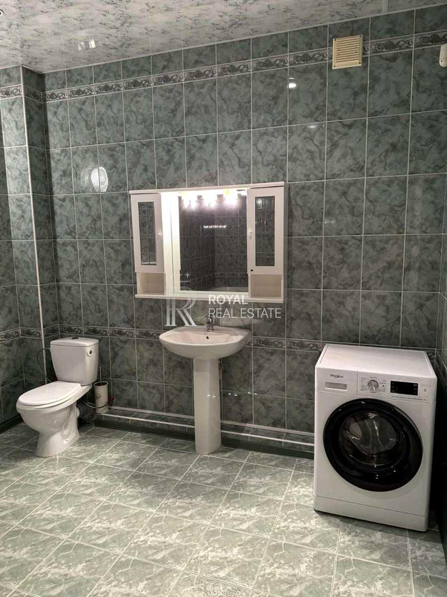 1876026812280358