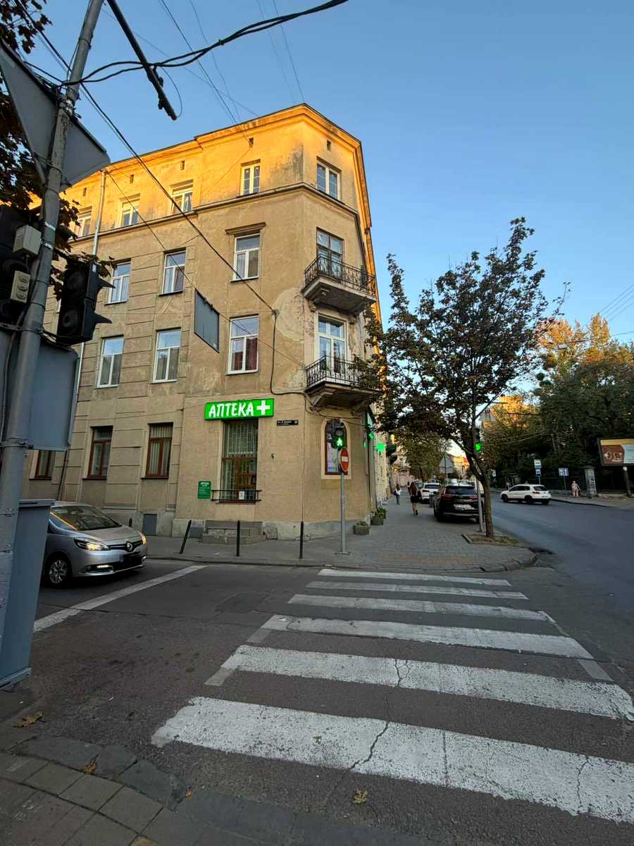 1876037130837843