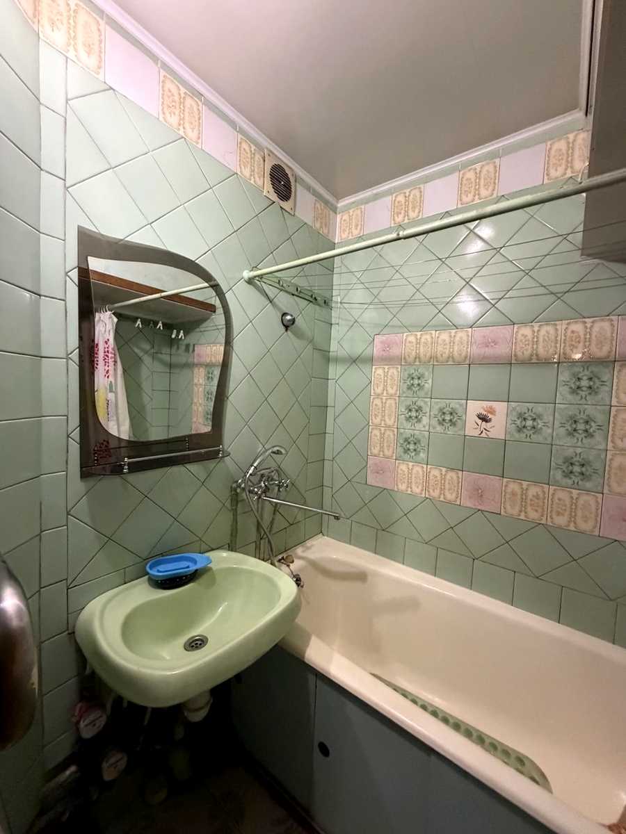 1876037178151405