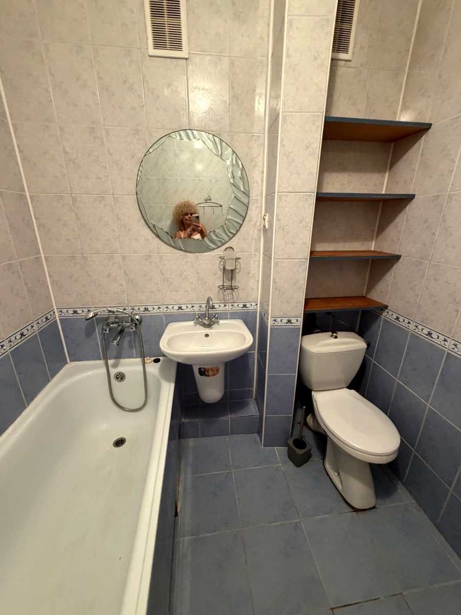1876037784759704