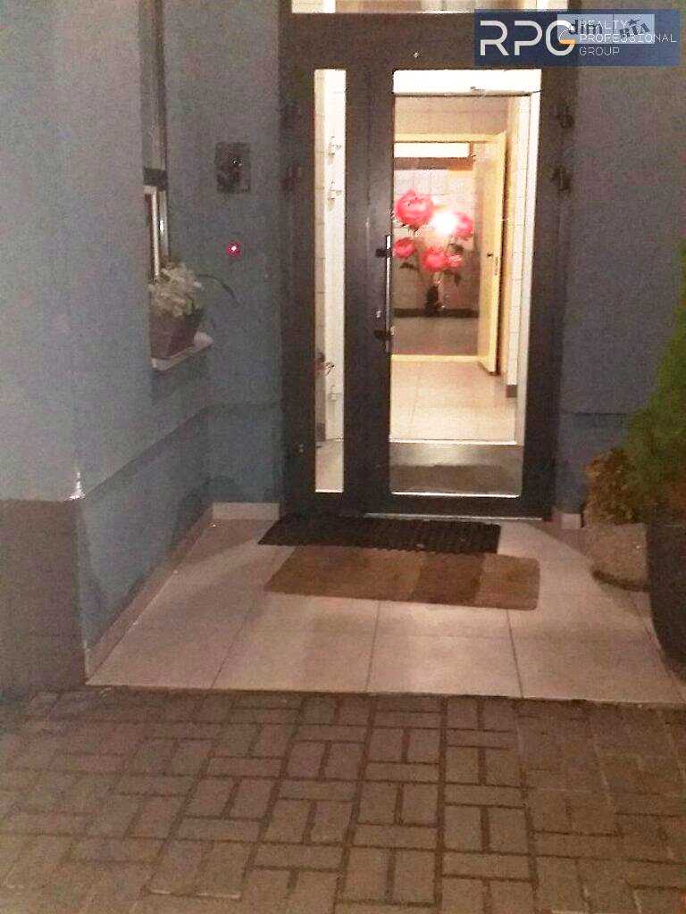 1876038379994257