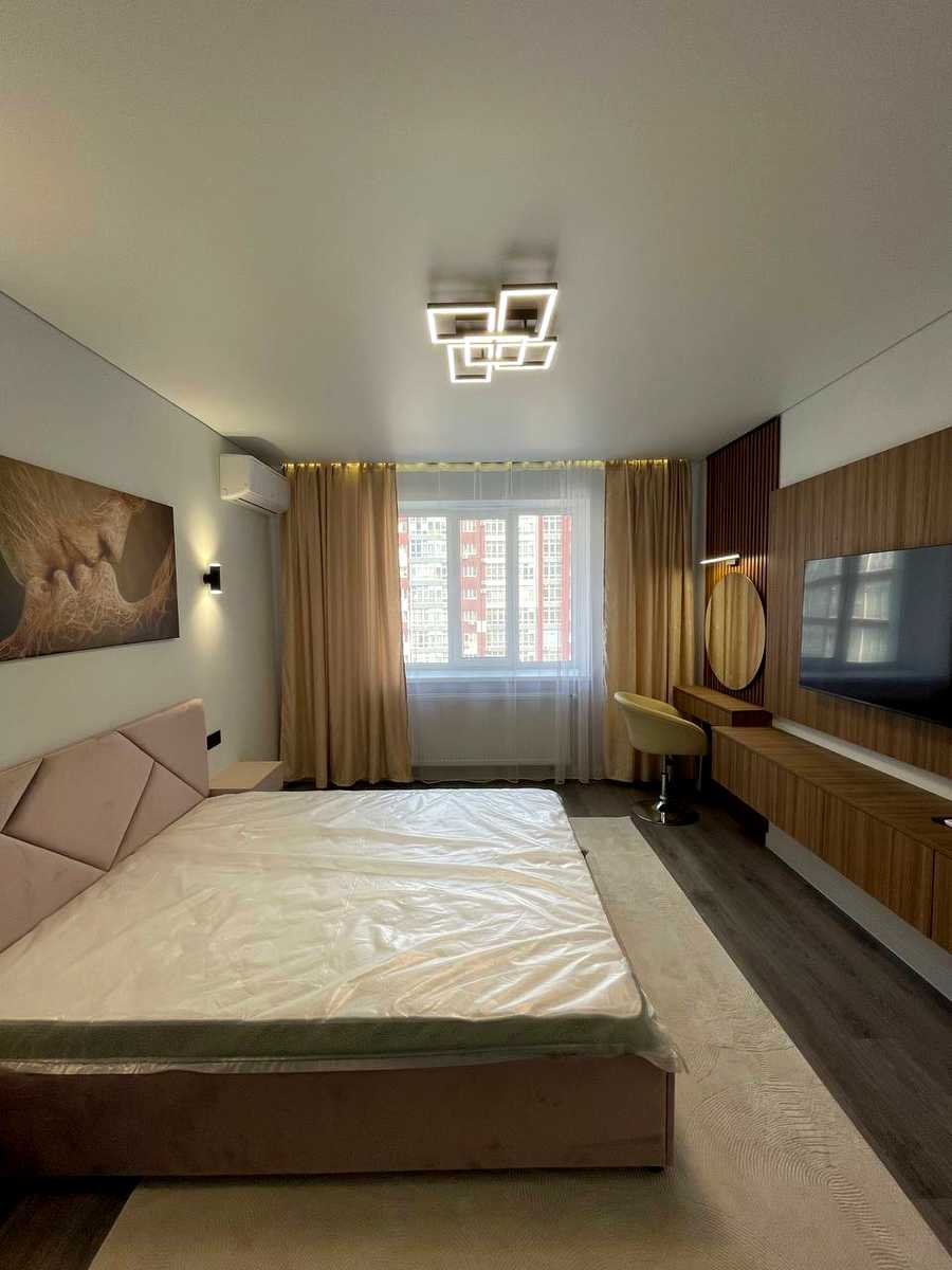 1876038960170944