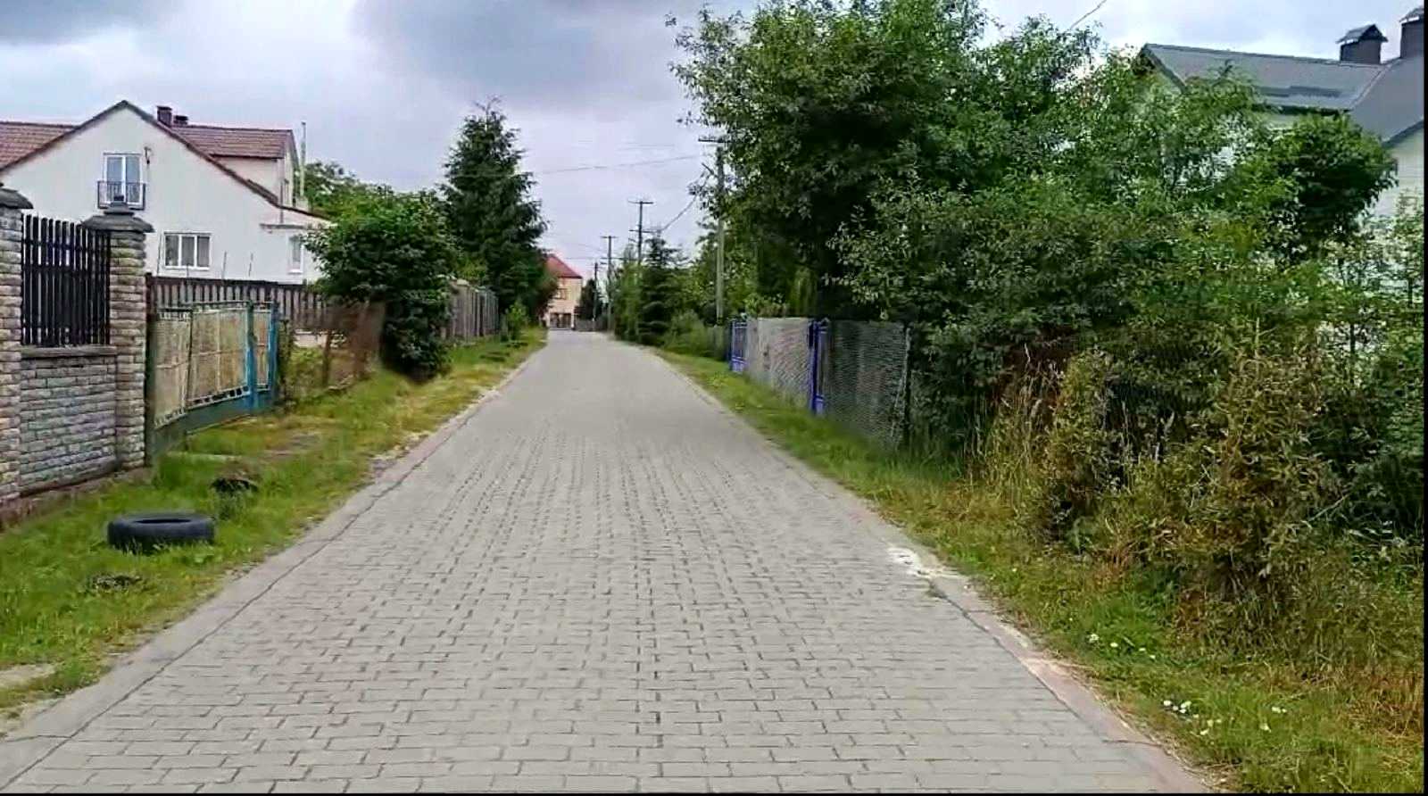 1876040465880225