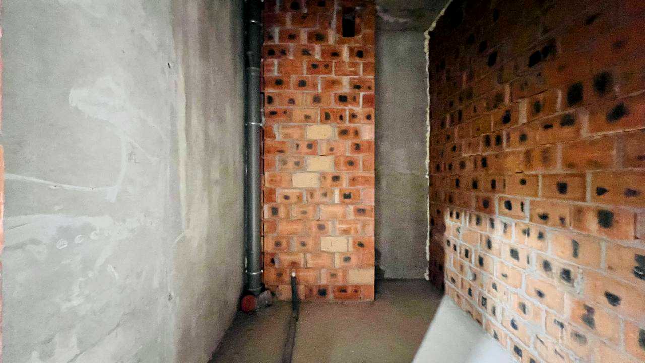 1876040843995925