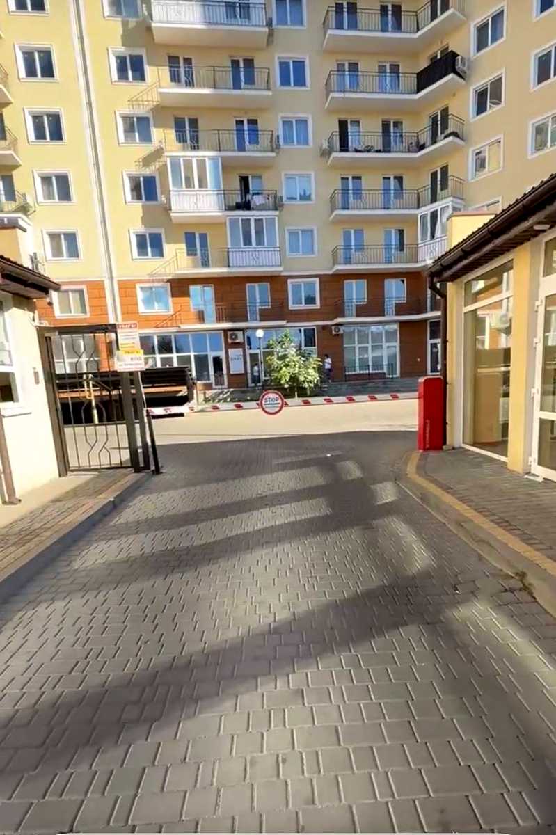 1876043477843118