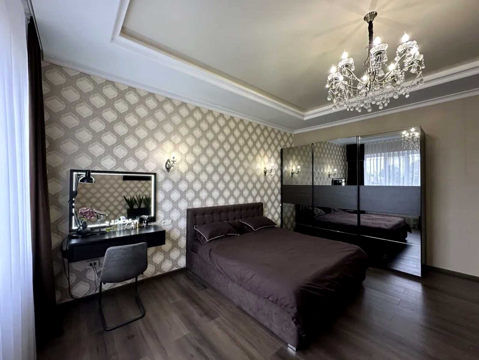 1876043979630545
